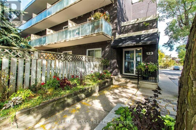 Photo du bâtiment - 123 Woodbine Ave