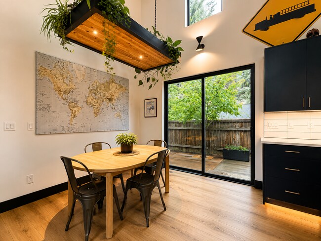 Foto del edificio - LUXURY CUSTOM HOME IN RIVER WEST!! DON'T MISS THIS ONE!