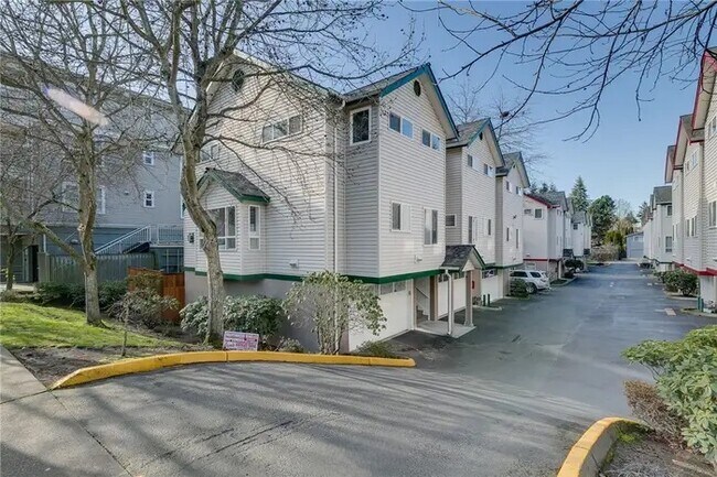 Building Photo - 2801 NE 130th St