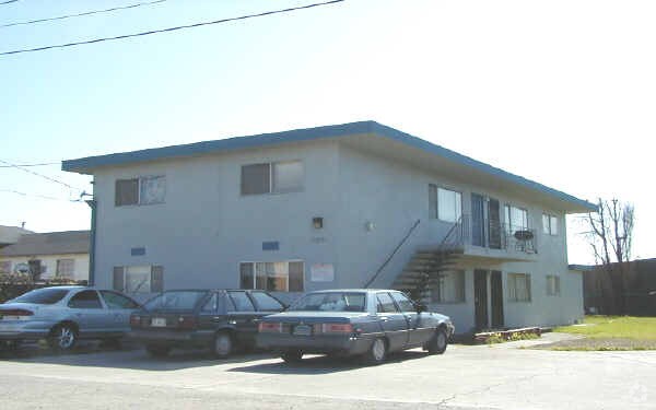 Building Photo - 9309 Oscar Ave