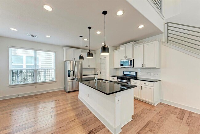 Foto del edificio - 1506 Homespun Rd