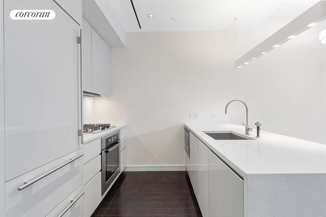 Building Photo - 300 E 23rd St