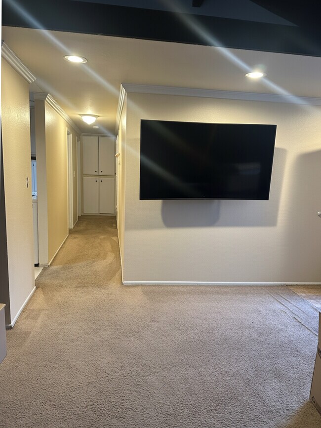 Foto del edificio - 1444 W 8th St