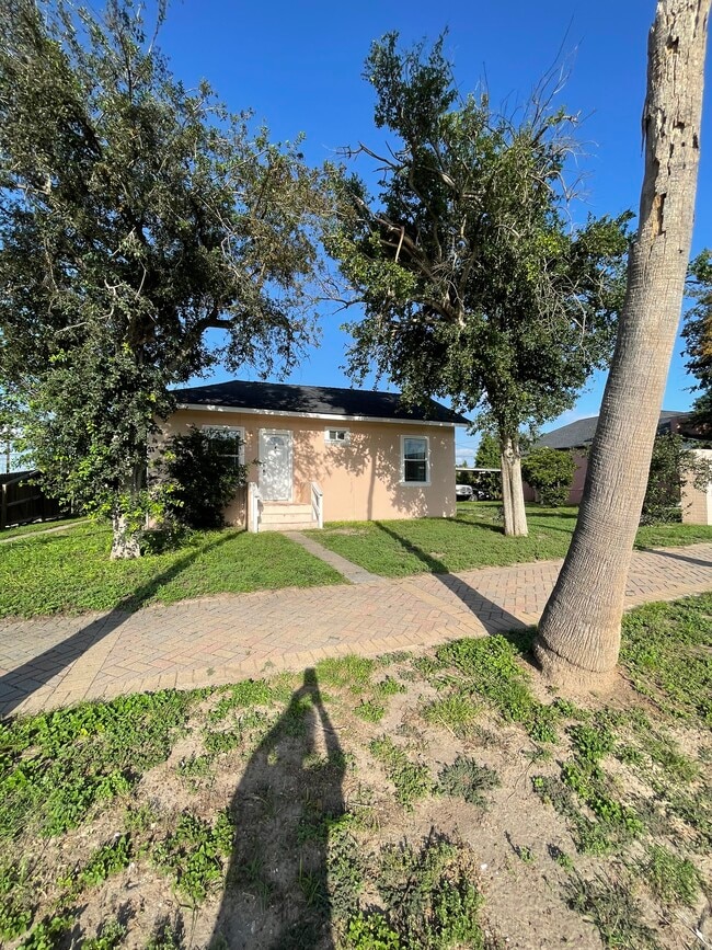Foto del edificio - 428 S Texas Ave