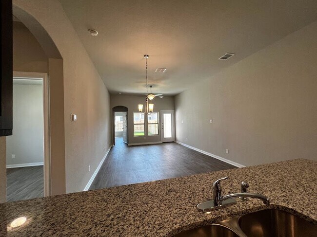 Foto del edificio - Spacious Single-Story Duplex with Upgraded Kitchen Appliances