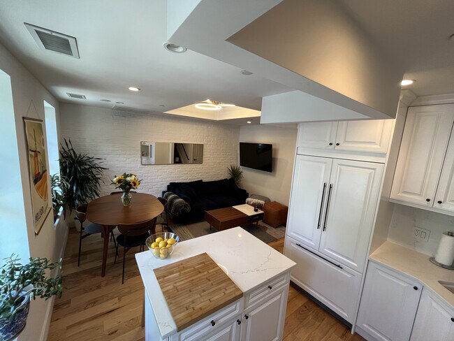 Kitchen + Dining room - 450 Hart St