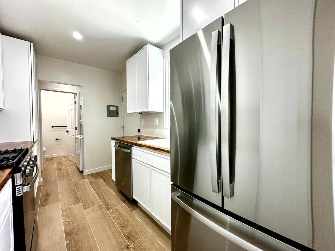 Foto principal - 2302-2306 N Frederic St