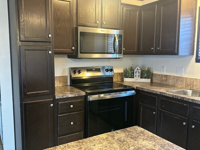 Building Photo - 2123 Bradford St