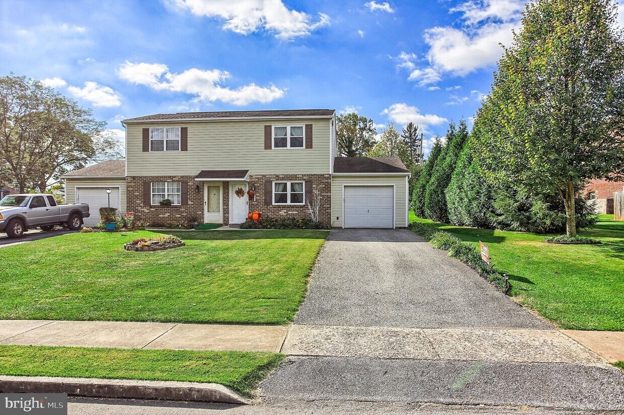 2254 Middle St, York, PA 17408 Townhouse for Rent in York, PA