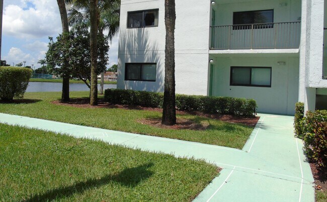 Building Photo - 15365 Lakes of Delray Blvd