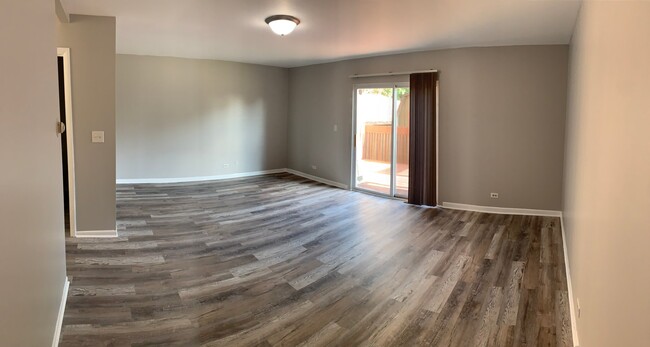 Photo - 1637 Sheffield Dr (Elgin, IL) House
