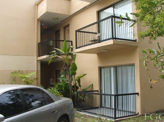 Balcony Photo - Tropical Breeze Apartments