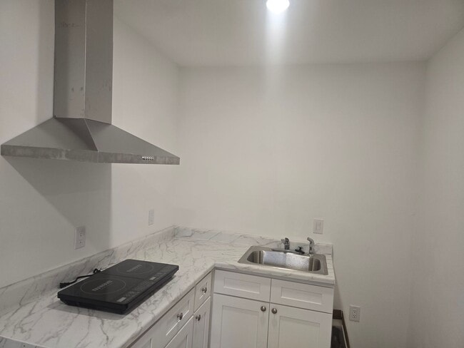 Building Photo - 2529 W Glenhaven Ave