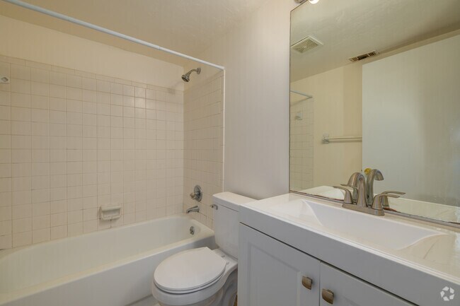 1 habitación, 1 baño - 603 pies cuadrados - Baño - 6816 SW 4th Pl