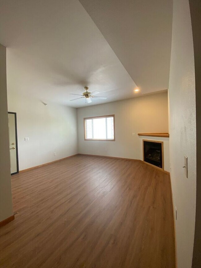 Foto del edificio - $1,195 | 2 Bedroom, 1 Bathroom Condo | Pet...