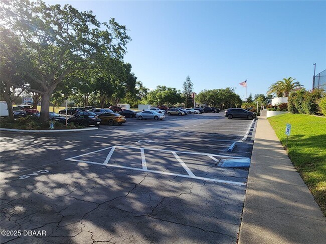 Foto del edificio - 935 N Halifax Ave