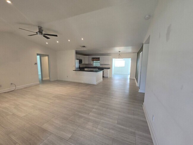Building Photo - 3 Bedroom W/ Den + Office Space + 2 Car Garage and Fenced in Yard - Annual Rental