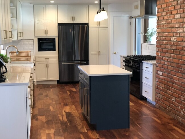 Building Photo - 1203 Calzada Ave