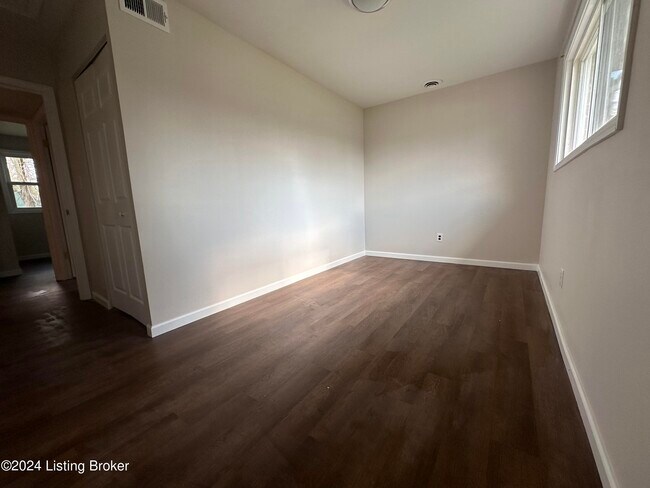 Building Photo - 403 Glengarry Dr