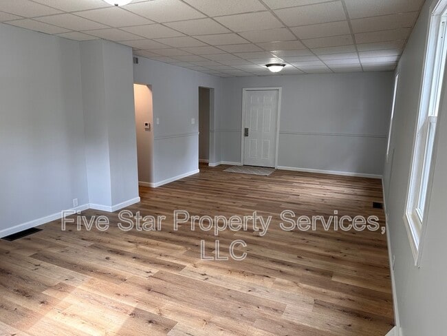 Building Photo - 1749 N Milton Ave
