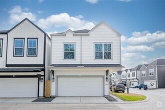 Building Photo - 8402 Berry Grn Ln