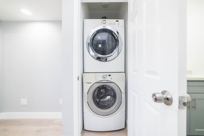 Foto del edificio - 1205 Bennett Ave