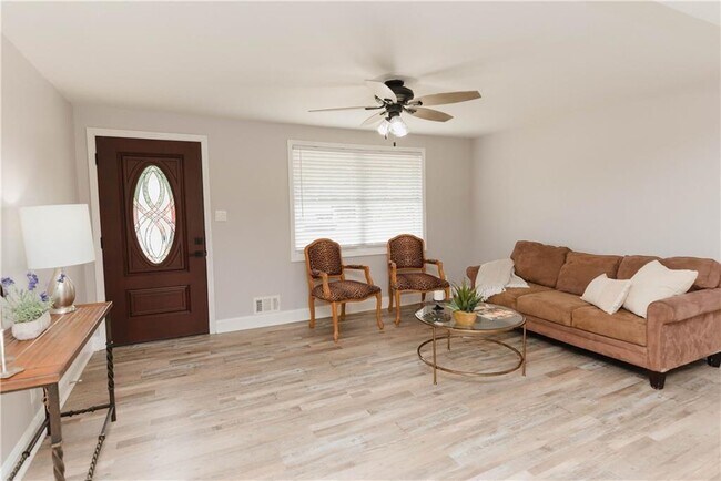 Foto del edificio - 6914 N Baggett Rd