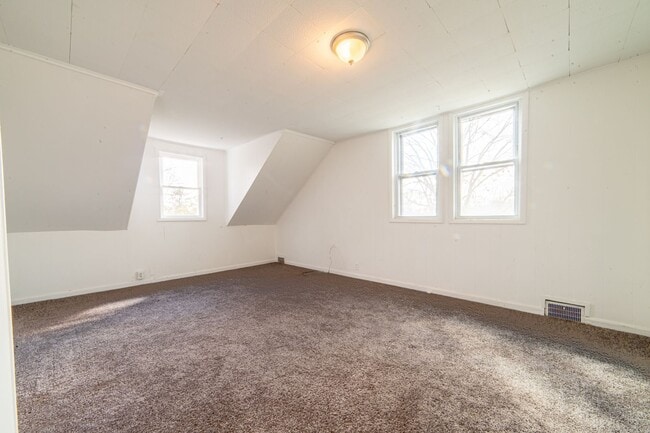 Building Photo - 34 Avon Pl