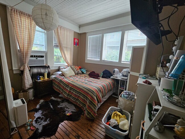Bedroom 2 - 28 Portsmouth Ter