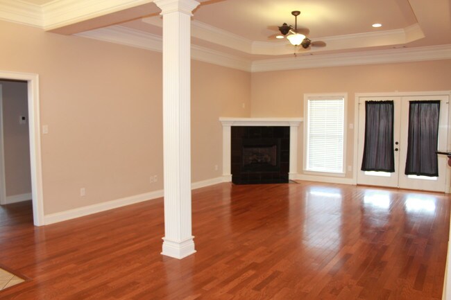 Building Photo - 1307 Lost Creek Dr