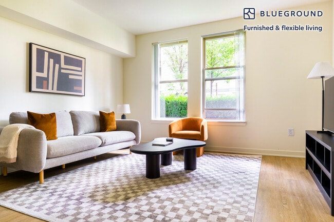 Building Photo - 11000 NE 10th St