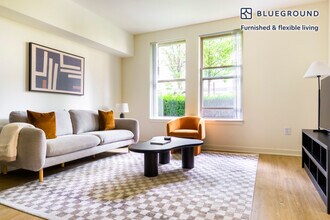 Building Photo - 11000 NE 10th St