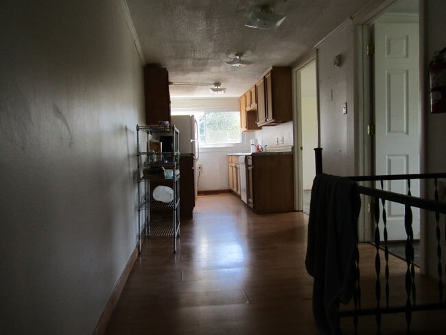 17 1/2 Oak - 17 Oak St