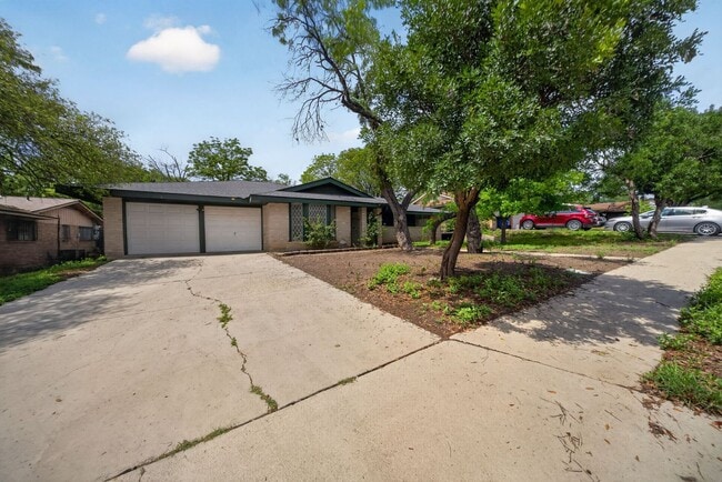 Building Photo - Beautifully refreshed 3-bedroom, 2-bath ranch-style home, located in the sought-after Colonies No...