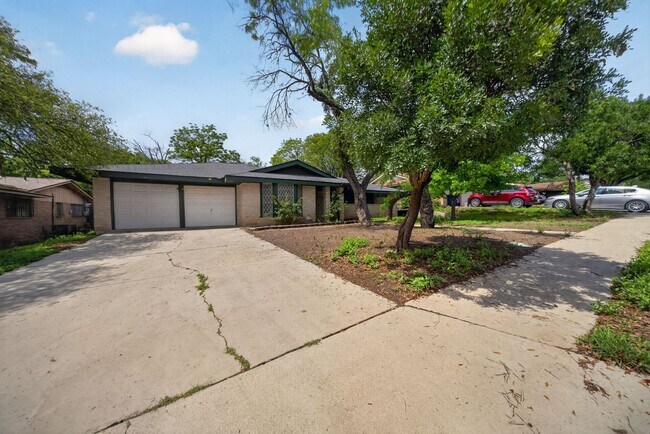 Foto del edificio - Beautifully refreshed 3-bedroom, 2-bath ranch-style home, located in the sought-after Colonies No...