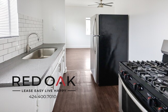 Building Photo - 290 Loma Dr