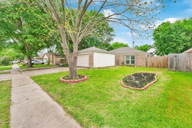 Foto del edificio - 22102 Breezy Hill Dr
