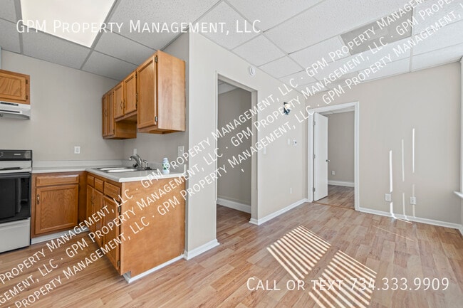 Building Photo - 412 Grand River Ave