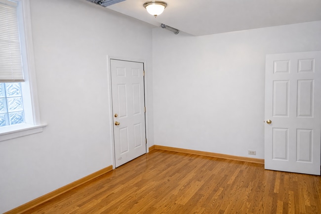 Building Photo - 1934 E 74th St