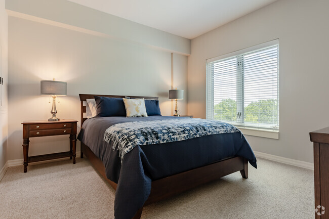 1BR, 1BA - 675SF - Bedroom - Encore Village of Schaumburg