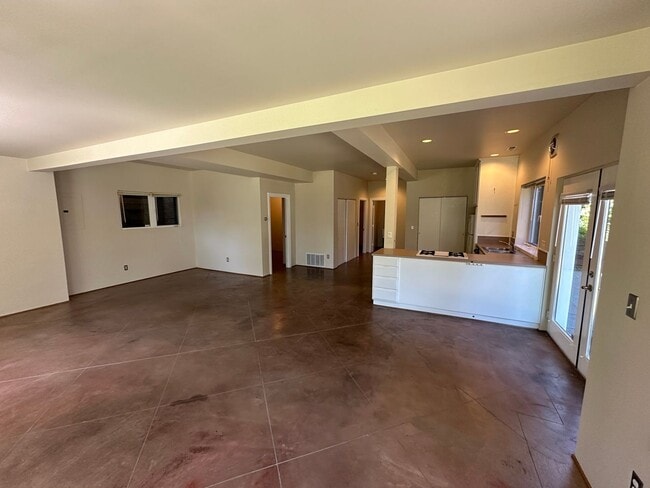 Building Photo - 7107 SW 29th Ave