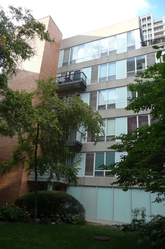 Building Photo - 1430 S Michigan Ave