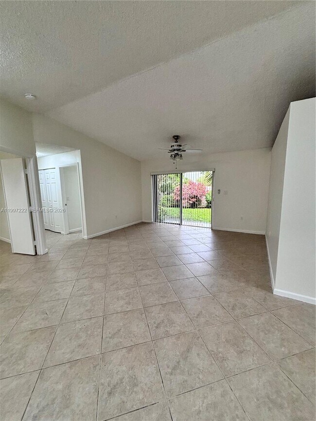 Foto del edificio - 821 W Beckley Square