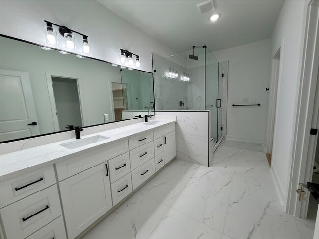 Building Photo - 1806 Benson St