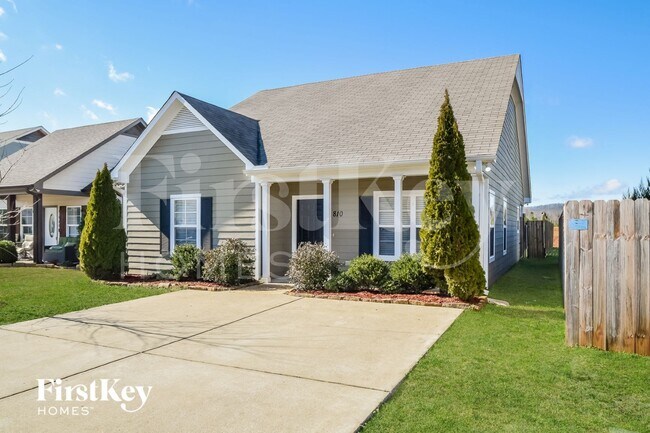 Foto del edificio - 810 Hawthorn Ln