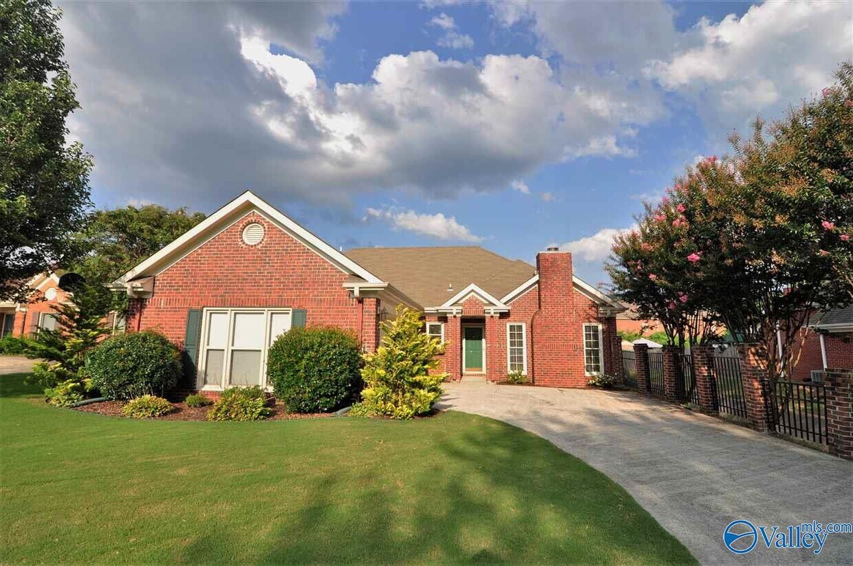 Foto principal - 13007 Huntcliff Rd SE