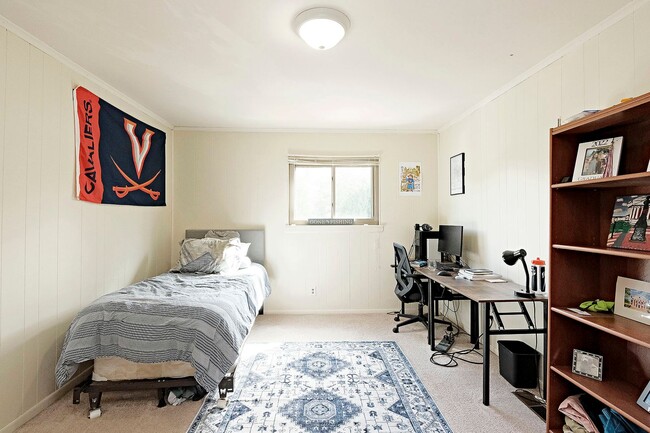 Building Photo - Student-Friendly JPA Condo Near UVA Ground...