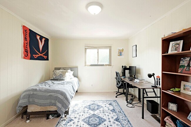 Foto del edificio - Student-Friendly JPA Condo Near UVA Ground...