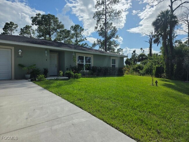 Building Photo - 1597 Rugby Cir
