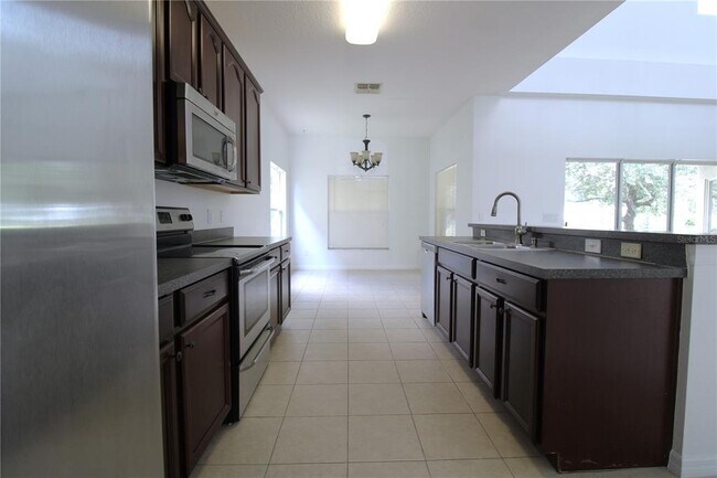 Building Photo - 16543 Cedar Run Dr